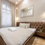 Luxe N\' Charm Central Grand Suite By Prestige Homes
