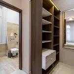 Luxe N\' Charm Central Grand Suite By Prestige Homes